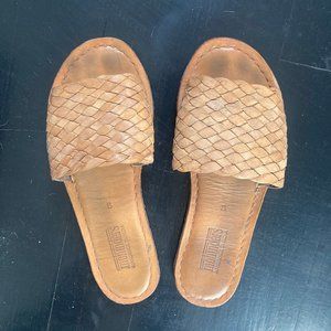 Mohinders slip on woven sandals tan leather size 8